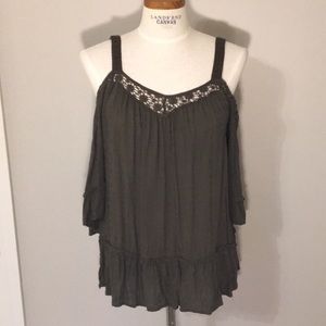 Cold shoulder crochet trim top